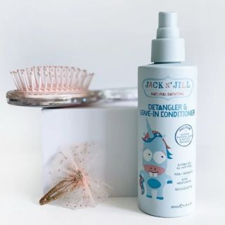 Must have pro dlouhé a zacuchané vlasy 🦄 Přírodní bezoplachový kondicionér Jack N´Jill ve spreji napomáhá snižovat...