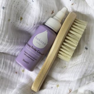 Tohle na seboreu opravdu funguje! Dejte sbohem šupinkám ve vláskách dítěte díky pomocníkovi od značky Kokoso baby 🌿...